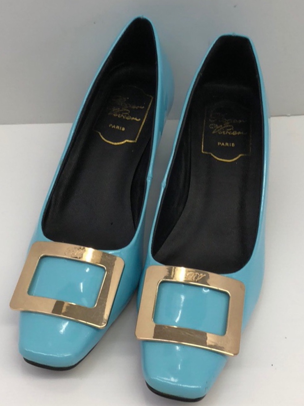 Roger Vivier Turquoise Patent Leather Pumps With Gold Buckle